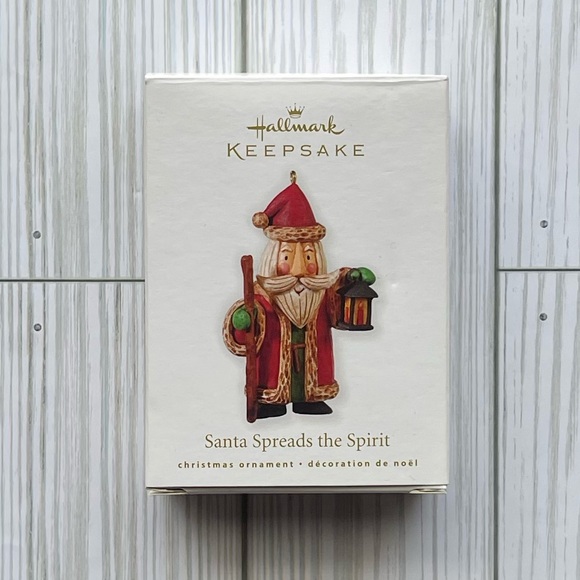 Hallmark Keepsake Santa Spreads Spirit Christmas Ornament Handcrafted Holiday - Picture 1 of 7
